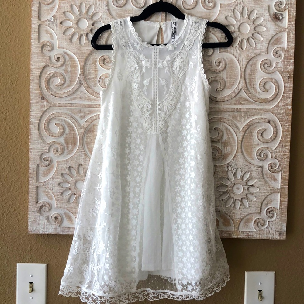EUC Girls White Lace Dress sz 7 perfect for Easter, Spring, Summer, Weddings
